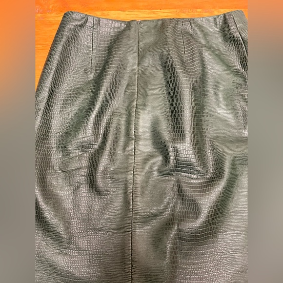 Milenti Green Croc Genuine Leather Skirt - Picture 6 of 9